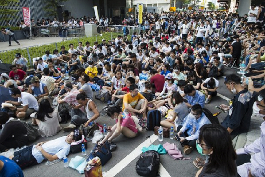 Estudiantes de Hong Kong desafían a la dictadura china