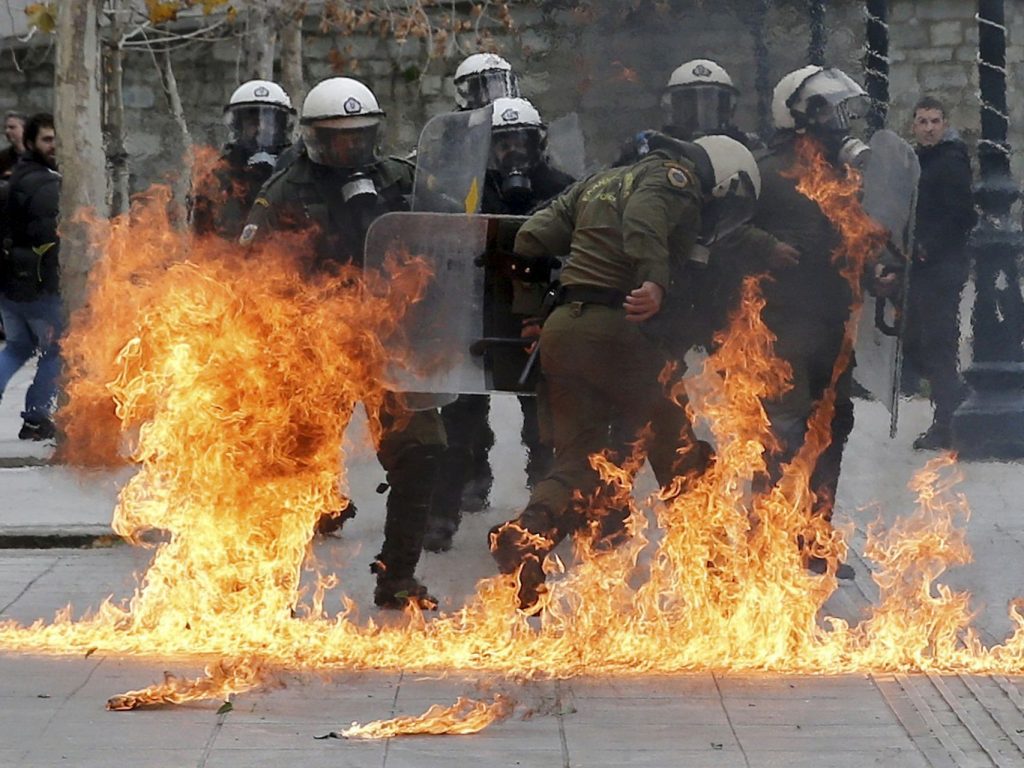 Tsipras aprueba las nuevas exigencias criminales de la Troika