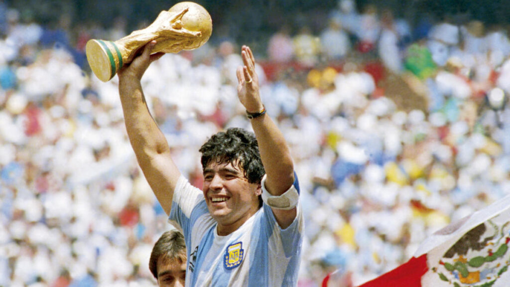 El pueblo llora a Diego Maradona