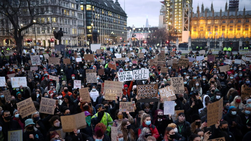La “democracia” del gobierno Tory defiende las estatuas, no a las mujeres ni el derecho de protestar