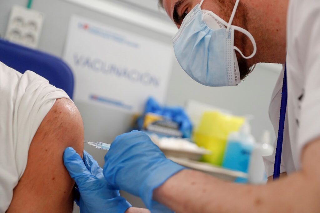 Vacunación: Entre el negacionismo y la ganancia