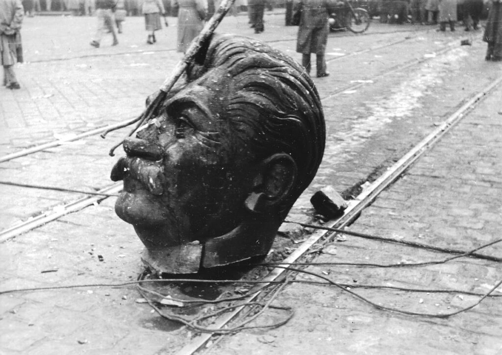Stalin: El intento de resucitar un cadáver político
