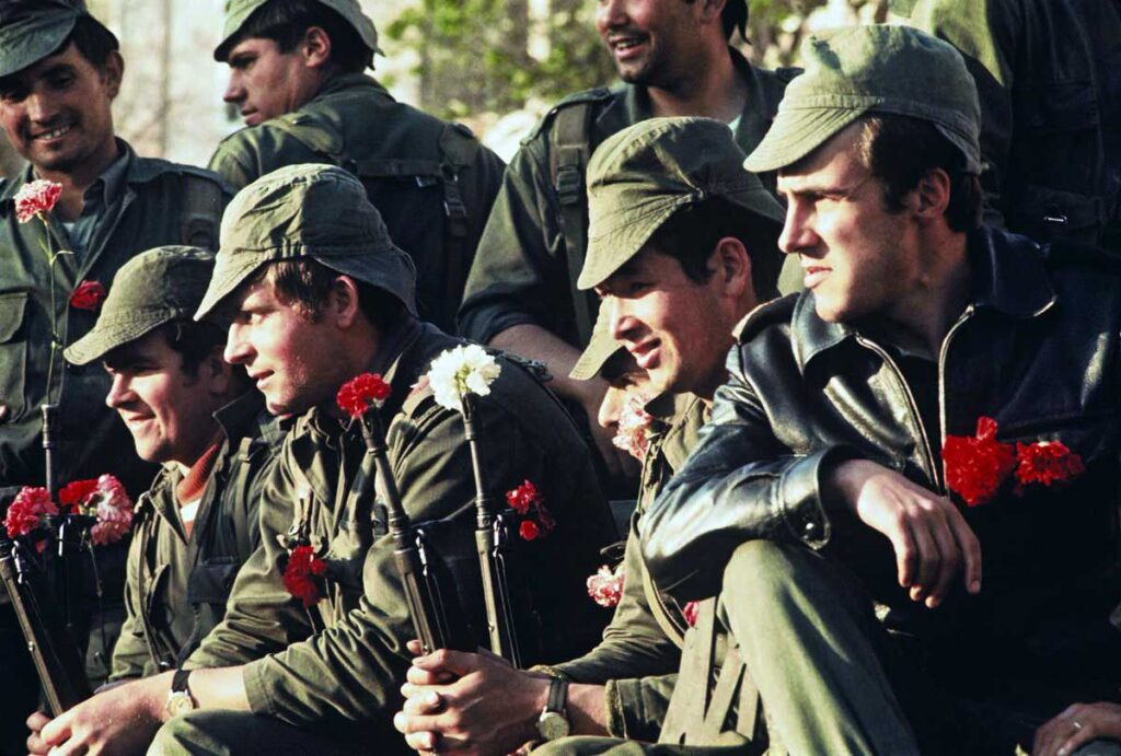En el 50 aniversario de Abril, la democracia de los ricos muestra sus límites