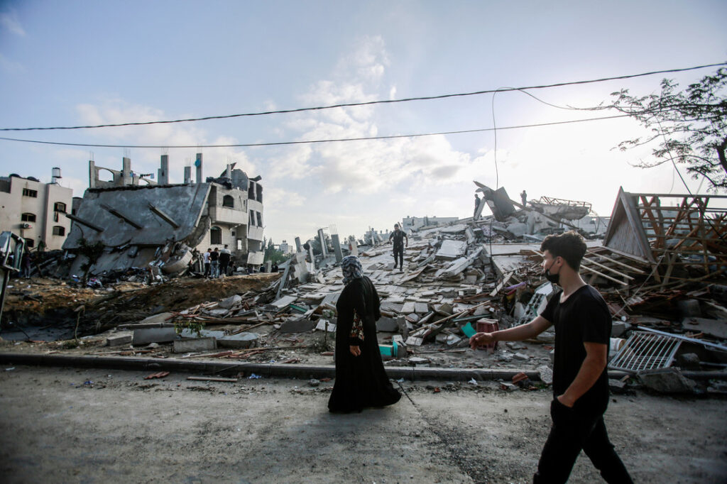 No hay puertas rosas o lilas en los muros del Apartheid israelí