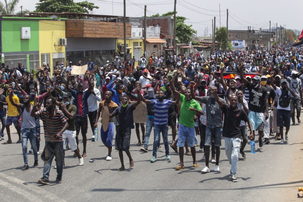 Los trabajadores muestran el camino en Angola, la huelga general