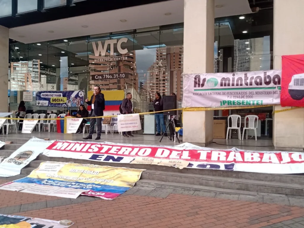 La huelga en el Ministerio del Trabajo: Sesenta días de resistencia contra el gobierno colombiano y las direcciones sindicales