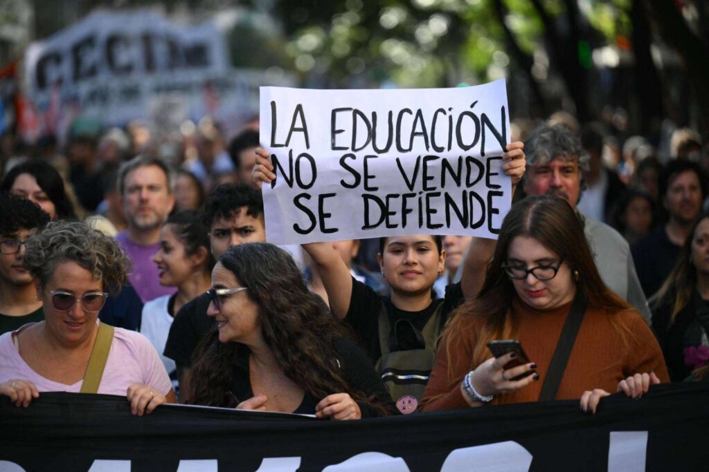 ¡Por un nuevo estudiantazo! ¡Multipliquemos las tomas y derrotemos el ataque a la educación pública!