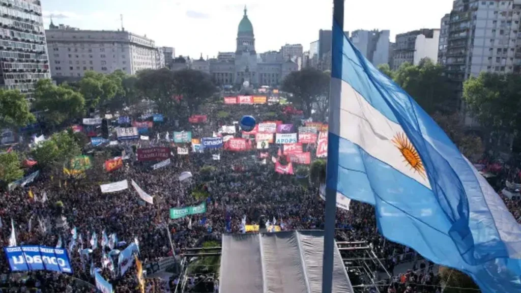 30 de octubre: jornada de protesta con paros y asambleas contra el plan de ajuste de Milei