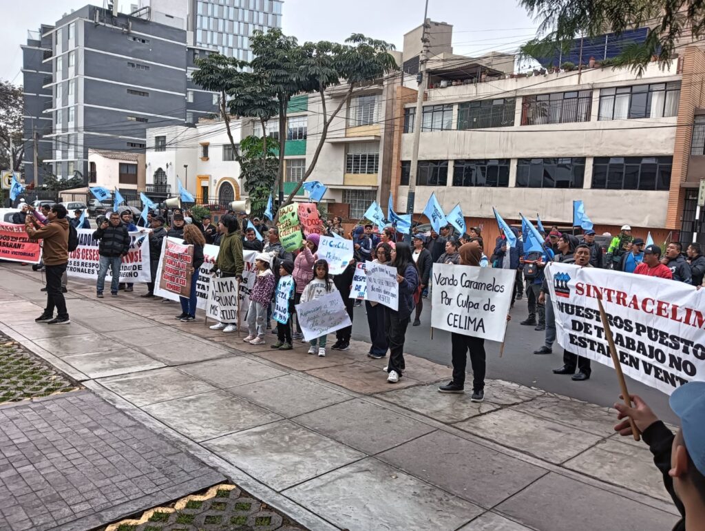 Ante los ceses colectivos, la movilización y la lucha unida