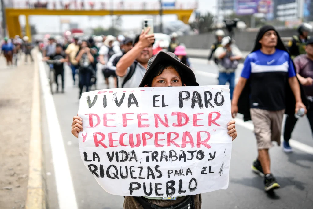 ¡Debemos organizar la lucha para detener la ofensiva patronal, al gobierno asesino y al Congreso de la corrupción y el crimen!