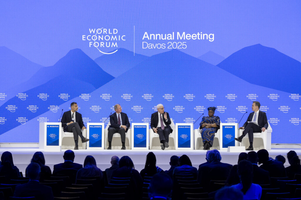 Las recetas de Davos 2025: IA y ajuste