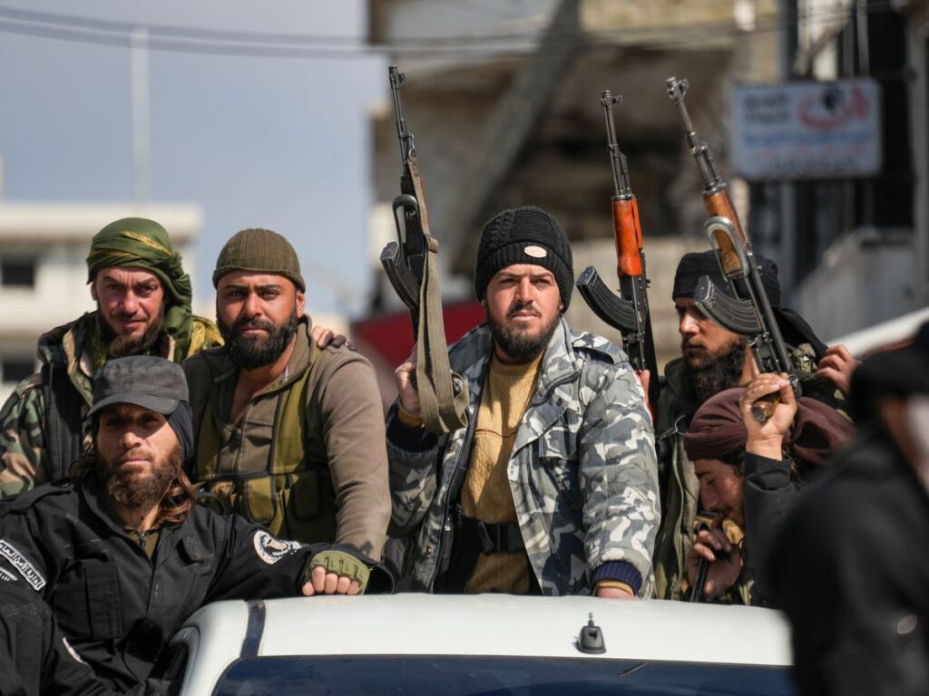 Combates entre fuerzas de seguridad y assadistas terminan en masacres sectarias en Siria