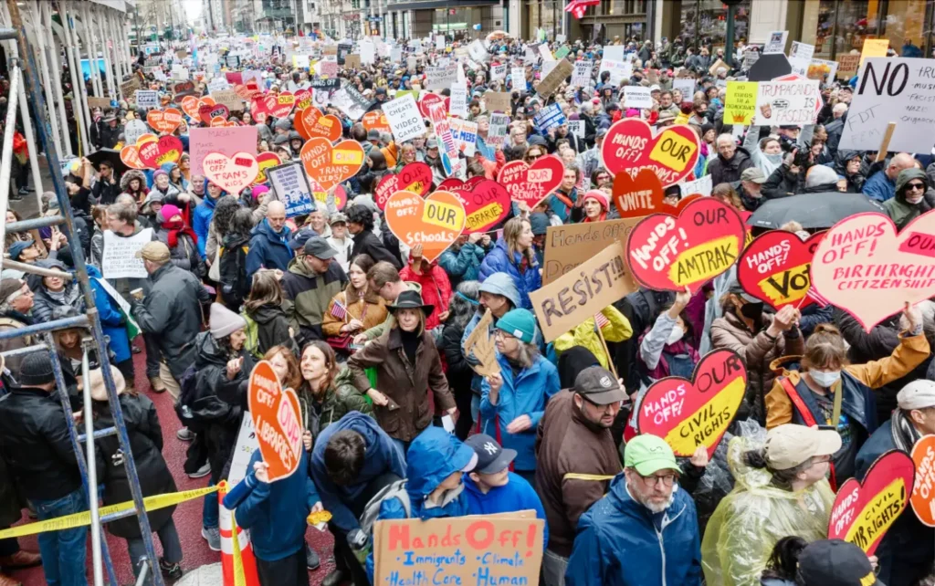 Los manifestantes anti-Trump tomaron las calles el 5 de abril