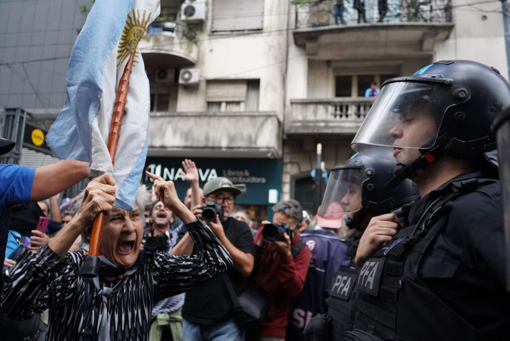 Frenemos a Milei, los gobernadores y el FMI