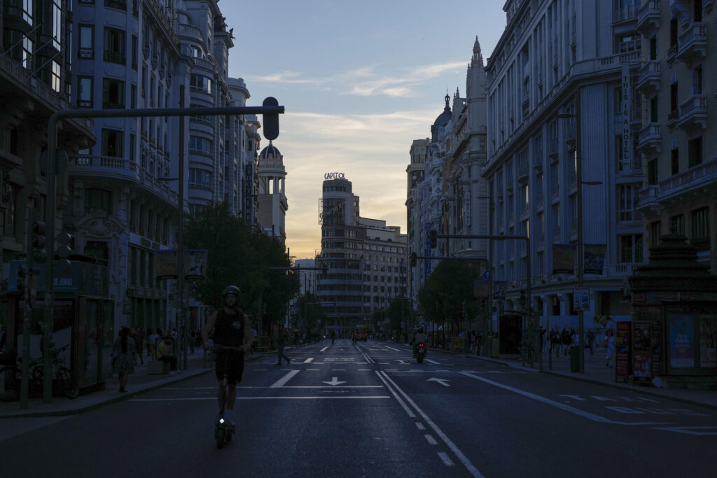 La electricidad: un bien esencial en manos de la codicia de las empresas privadas
