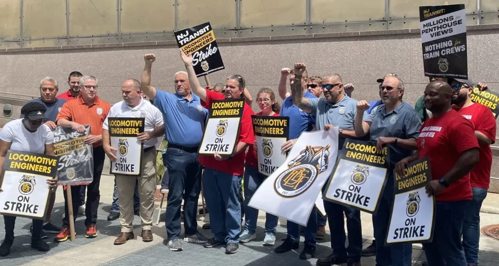Los huelguistas de NJ Transit votarán sobre un contrato provisional