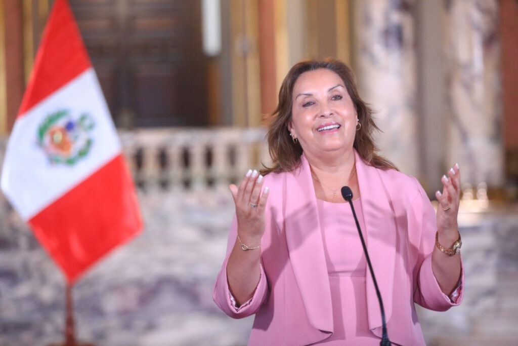Boluarte se aumenta el sueldo en retribución a la traición, la impunidad y el servilismo empresarial