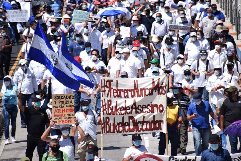 La salud en El Salvador sigue gravemente enferma
