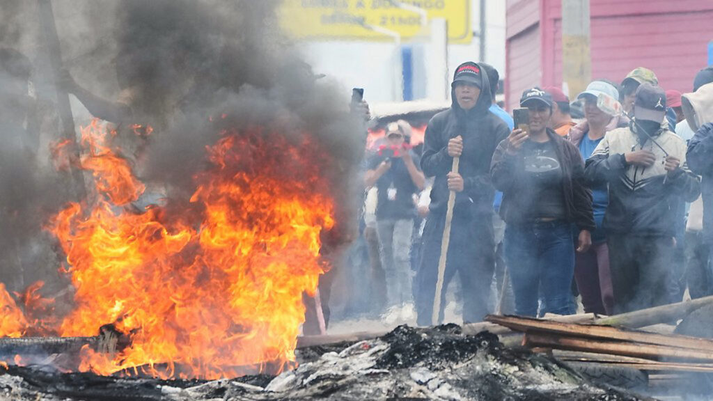 Paro Nacional en Ecuador: Gobierno de Noboa asesina a dirigente indígena y la movilización se amplía