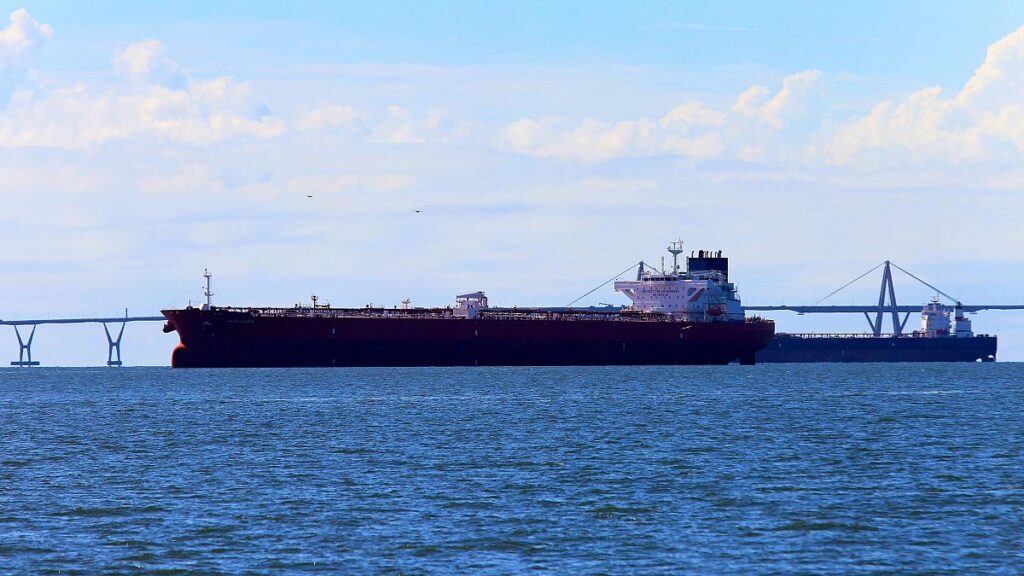 No al bloqueo naval contra Venezuela y su petróleo