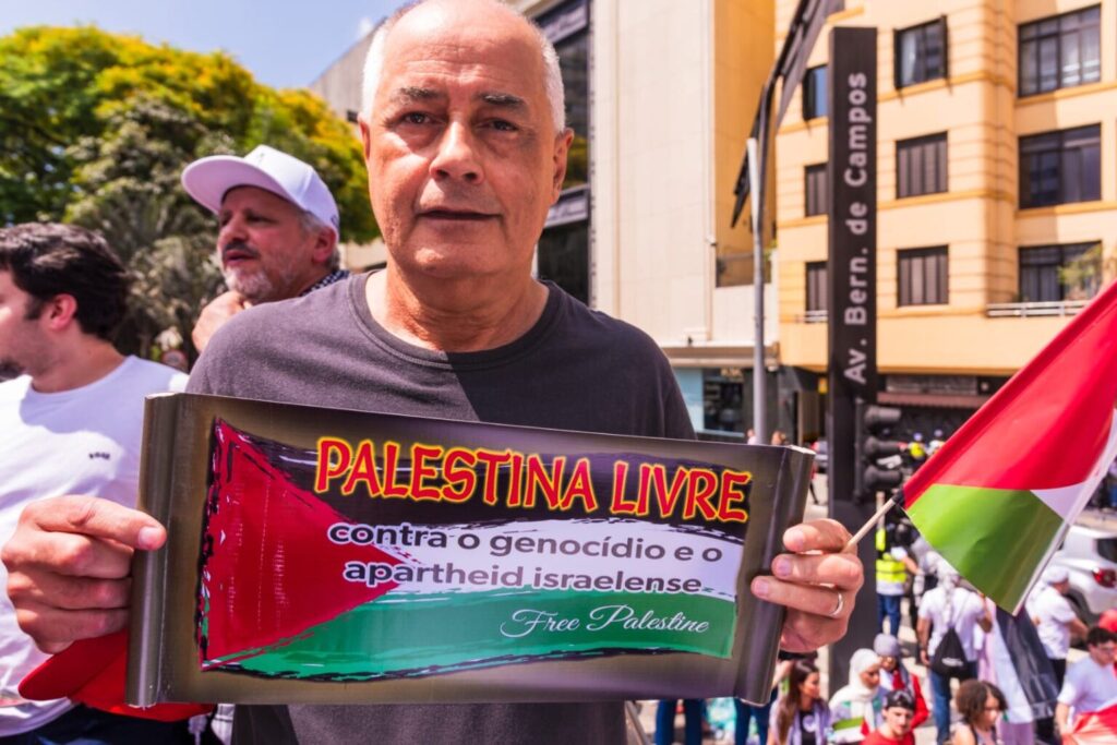 Ninguna voz por                              Palestina será silenciada! 
