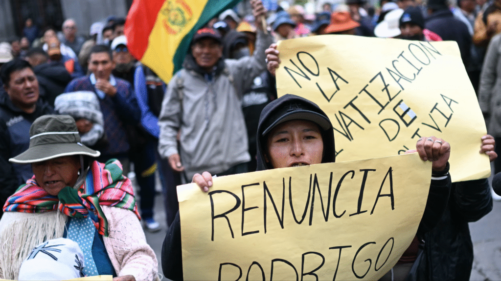 Paz promulga la ley de estado de excepción y recrudece la represión contra los dirigentes de las luchas sociales. Solidaridad internacional con la lucha boliviana!