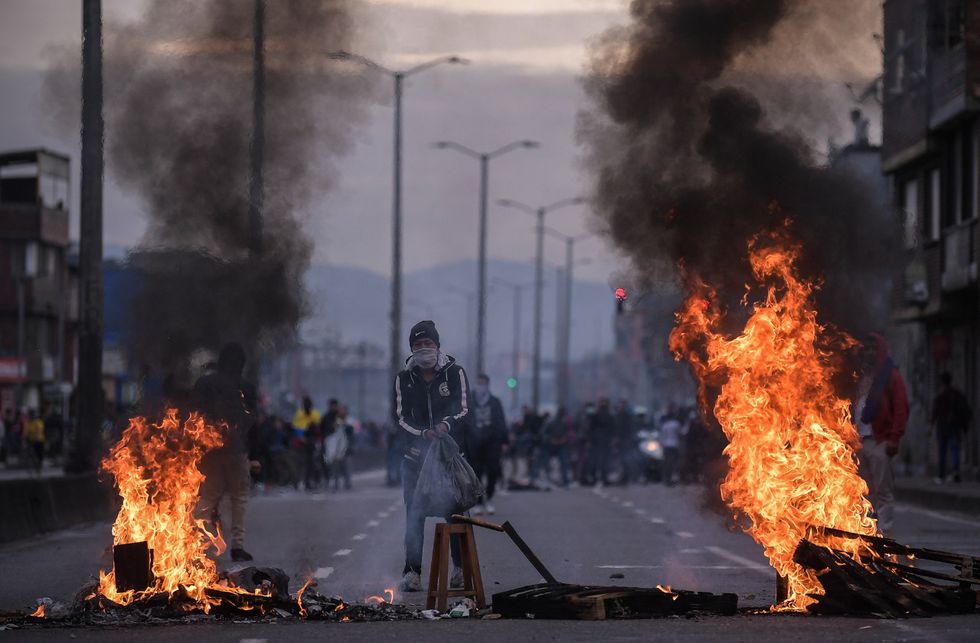 1º de maio no mundo: revolta contra a crise, luta pela vida e repressão