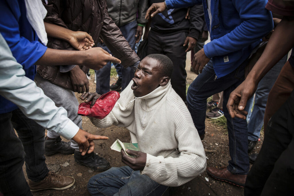 Migrantes e refugiados são “caçados” em dia de operação xenófoba na África do Sul