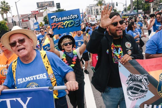 EUA: Presidente do Teamsters aprova declarações racistas e transfóbicas de político republicano