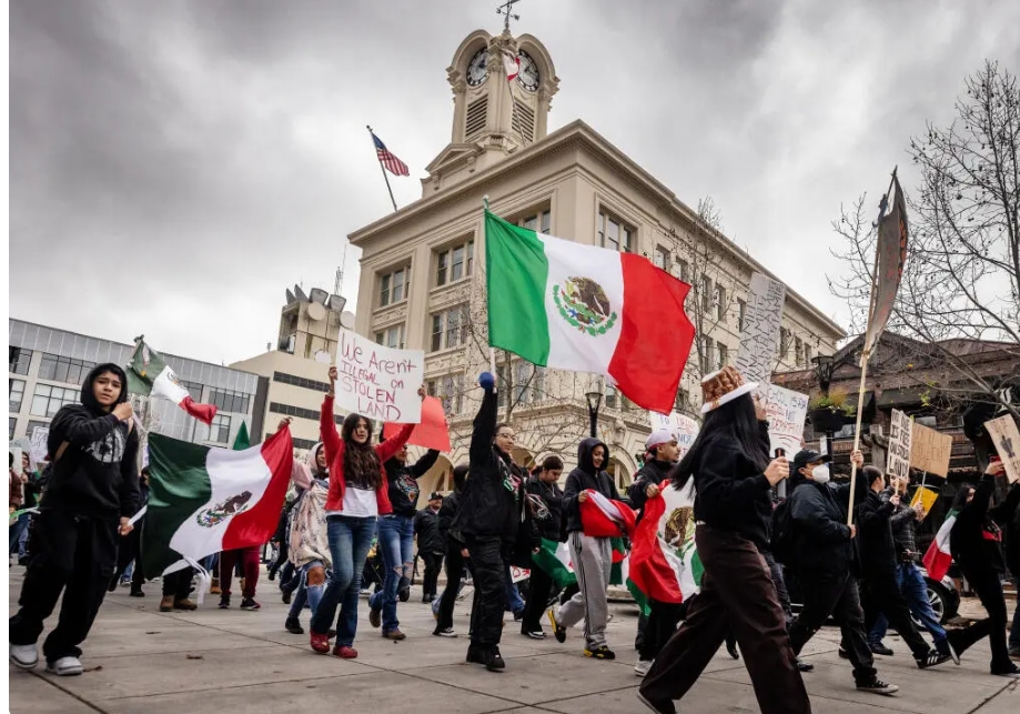 Imigrantes e seus aliados se mobilizam contra os ataques de Trump