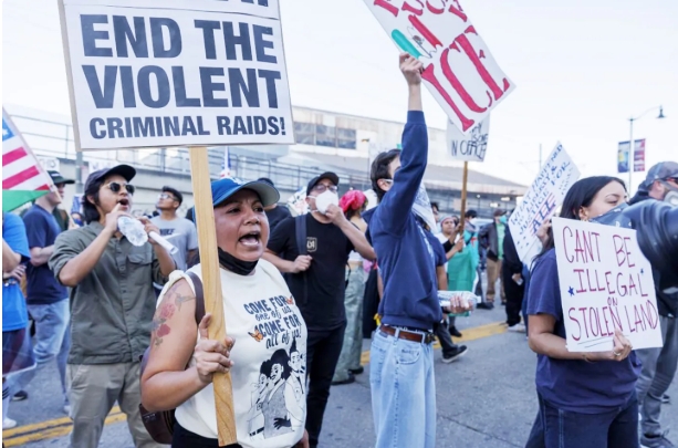Trump e o ICE aterrorizam imigrantes