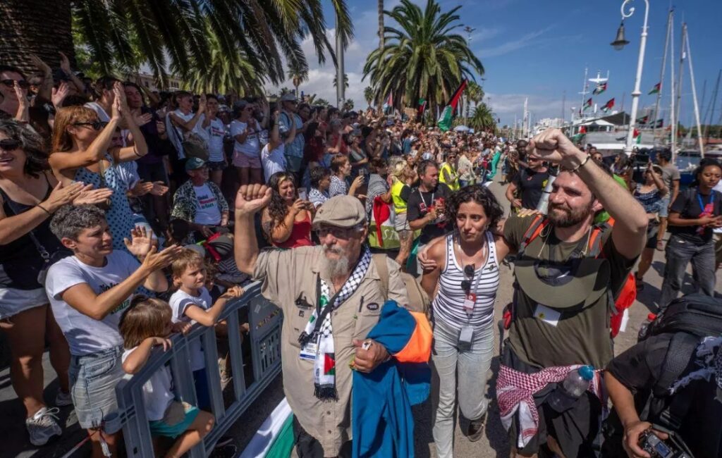 Barcelona faz festa na partida da Flotilha rumo à Gaza