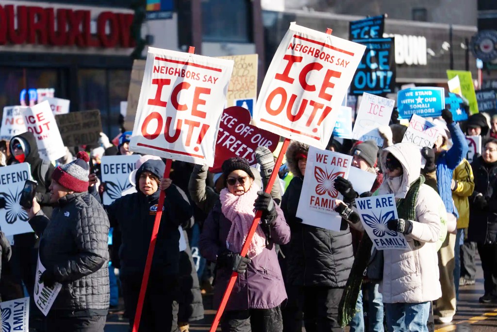 Minneapolis luta contra a ocupação federal