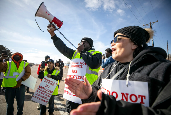 Solidariedade com a greve dos trabalhadores da planta de carne da JBS!